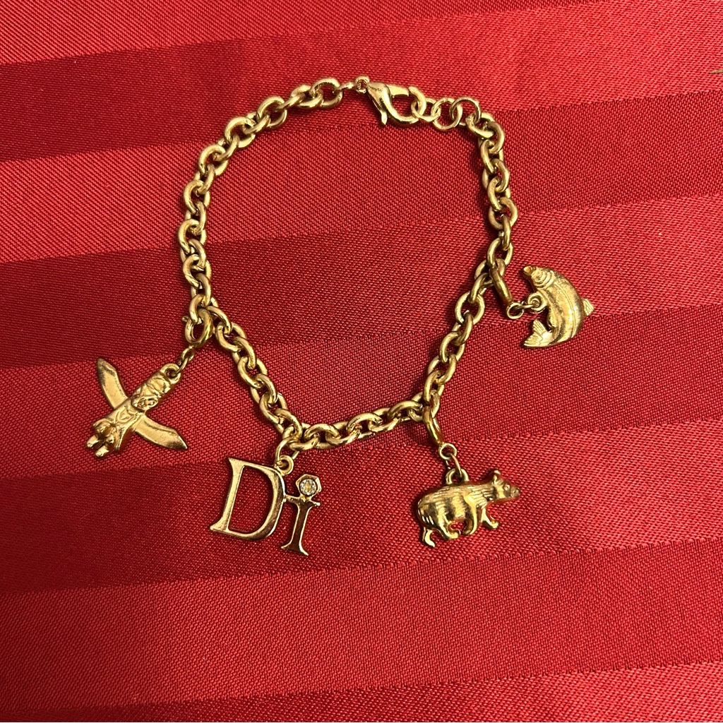 Diamonds International Gold Tone Charm Bracelet And 3 Charms Nwot.